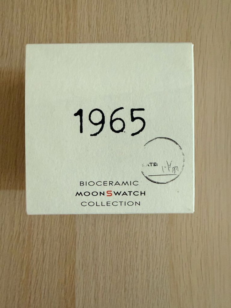 오메가 스와치 문스와치 3종 (Moon / Pluto / Earth) 이미지