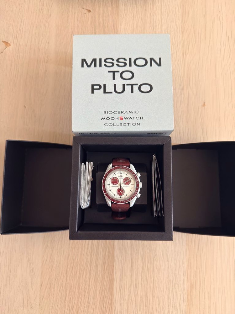 오메가 스와치 문스와치 3종 (Moon / Pluto / Earth) 이미지