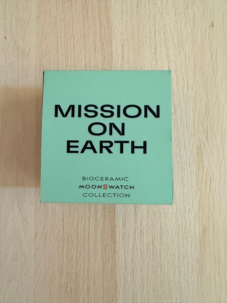 오메가 스와치 문스와치 3종 (Moon / Pluto / Earth) 이미지