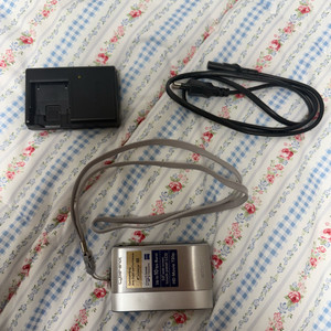 소니 사이버샷 DSC-TX1 실버 색상 이미지