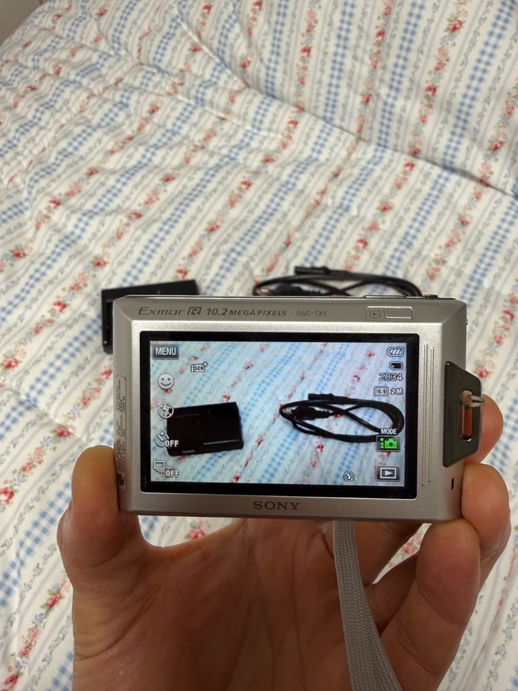 소니 사이버샷 DSC-TX1 실버 색상 이미지