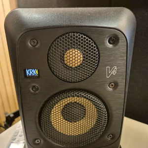 Krk v4s4 모니터링 스피커 판매 이미지
