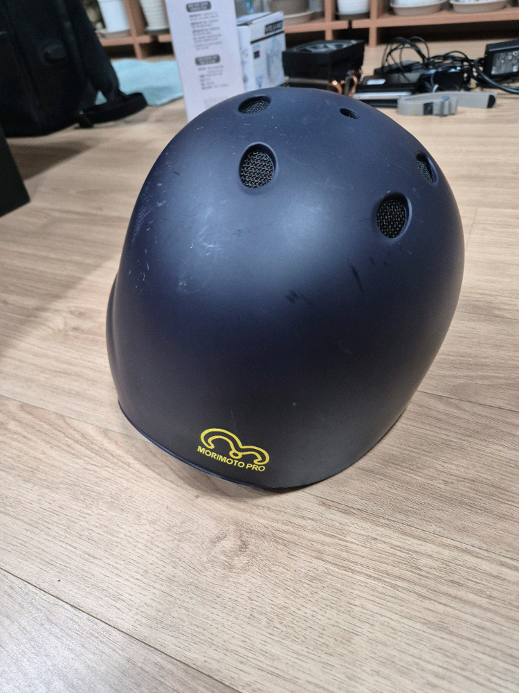 모리모토 야구헬멧 M사이즈 우타용 팝니다. 이미지