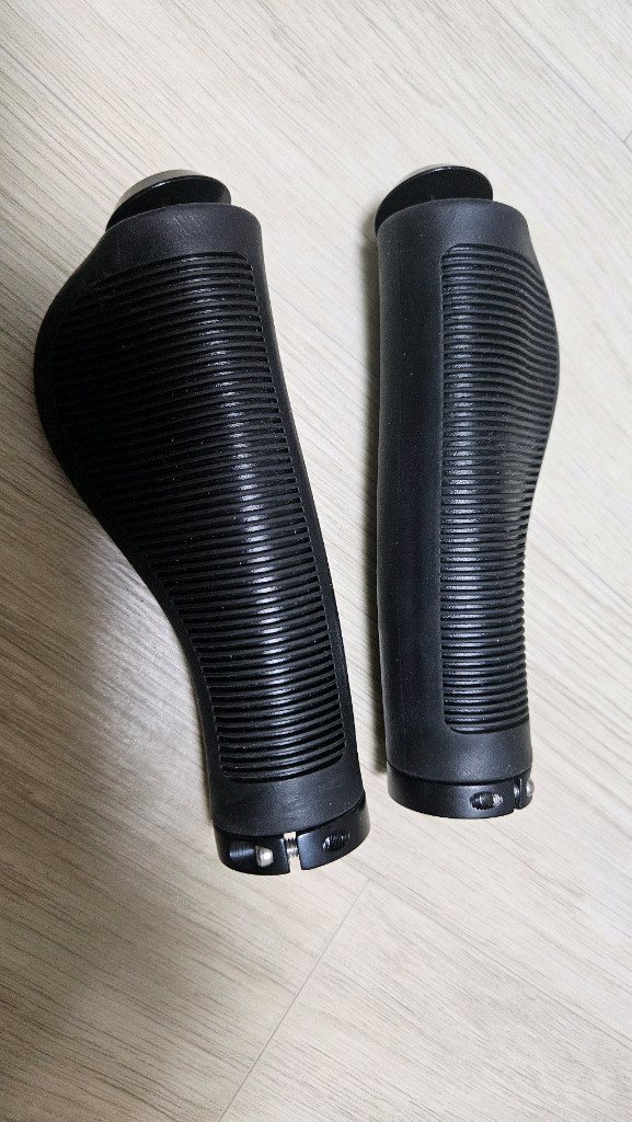 에르곤 노믹 130mm그립 판매합니다 이미지