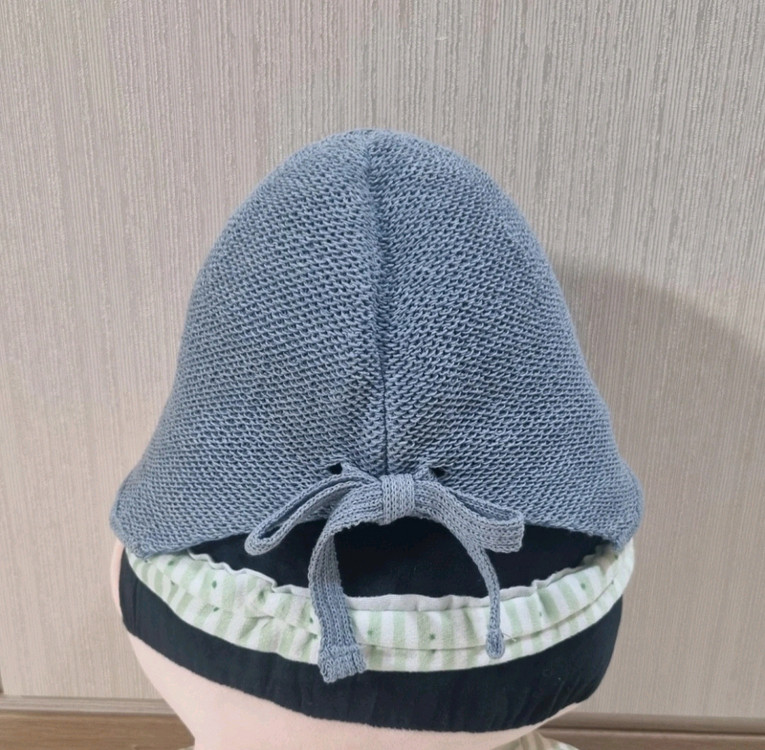 여성 하늘색 니트 벙거지 모자 이미지