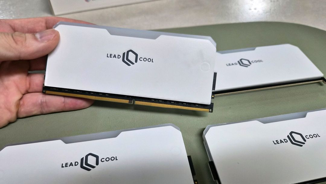 에센코어 램 DDR4-3200 CL22 64GB(32GBx2) 하이닉스 칩 이미지