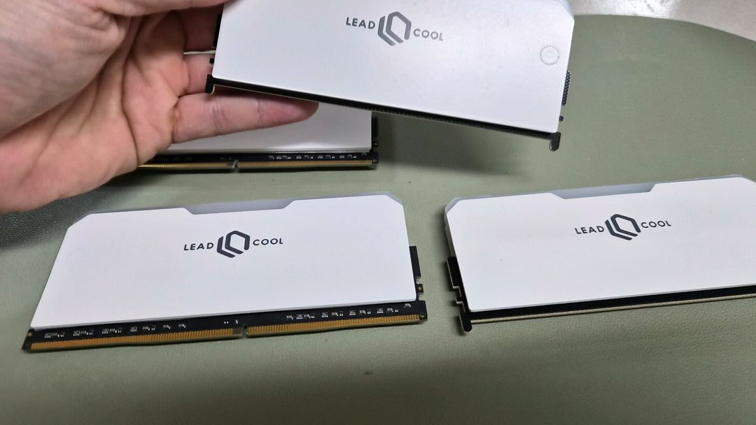 에센코어 램 DDR4-3200 CL22 64GB(32GBx2) 하이닉스 칩 이미지
