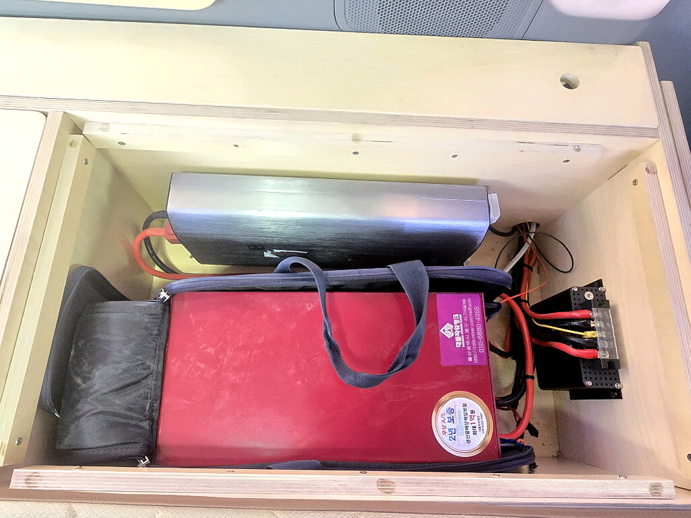 14년 스타렉스5인승캠핑카(4륜,8만km,인산철+텐트)-전액할부됨 이미지