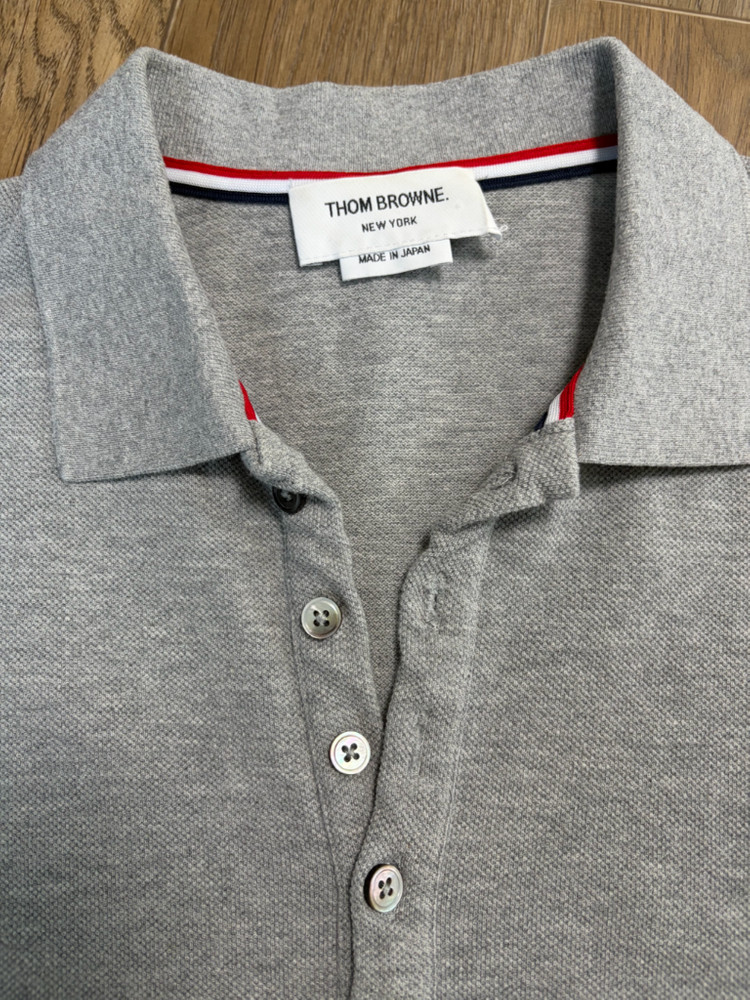 톰브라운 반팔카라티 이미지