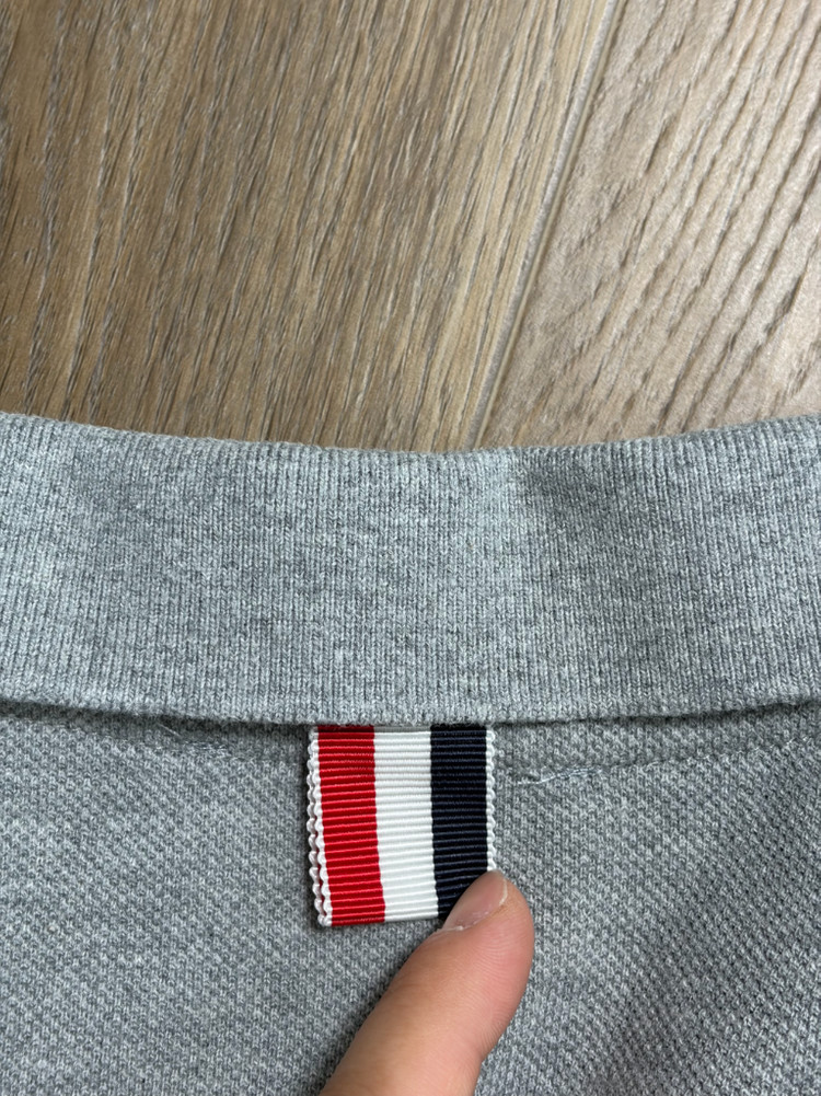 톰브라운 반팔카라티 이미지