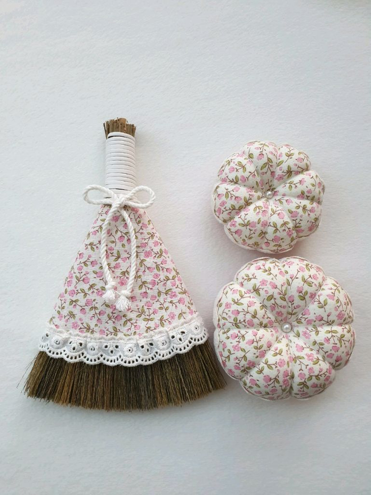 핸드메이드 풍수 인테리어 소품(미니 복 빗자루, 호박핀쿠션) 이미지