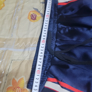 구찌 테크니컬 저지 조거 팬츠 (네이비)옷이 너무 많지만 오래전 지인에게 귀한 선물로 받은 구찌 저지 바지입니다. 이미지