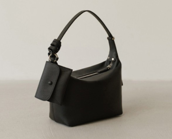 드메리엘 베네타 볼륨백 이미지