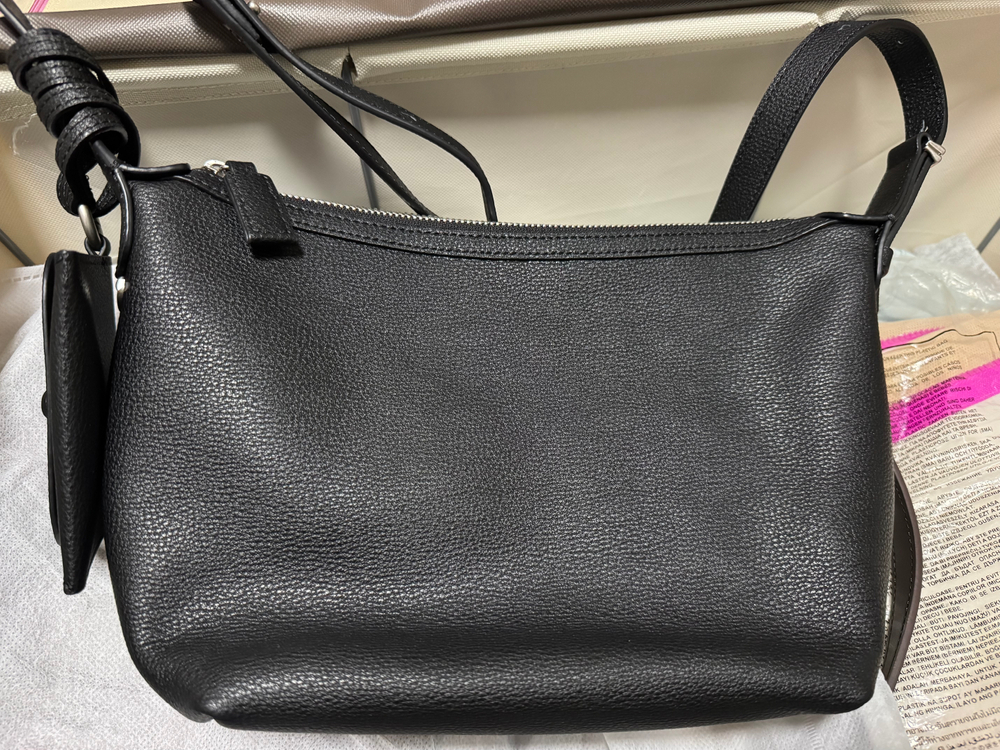 드메리엘 베네타 볼륨백 이미지