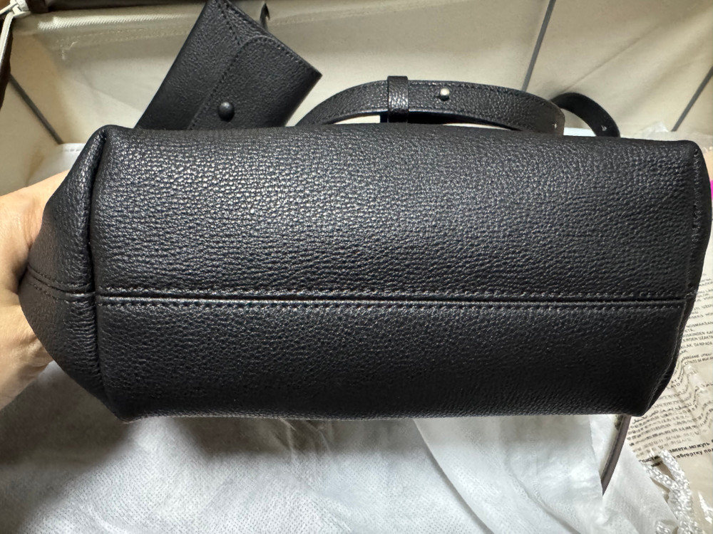 드메리엘 베네타 볼륨백 이미지