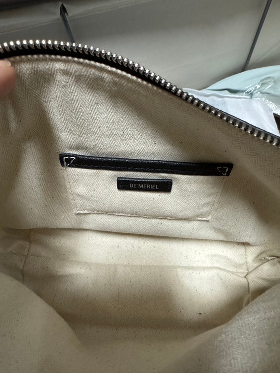 드메리엘 베네타 볼륨백 이미지