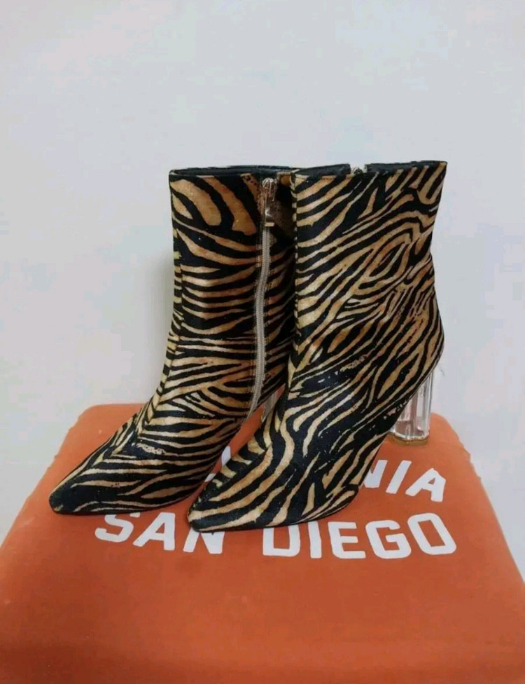 여성 지브라 프린트 앵클 숏부츠 (250) 이미지