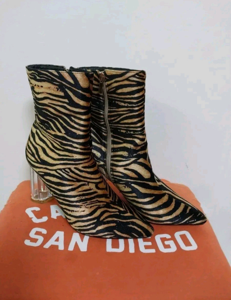 여성 지브라 프린트 앵클 숏부츠 (250) 이미지