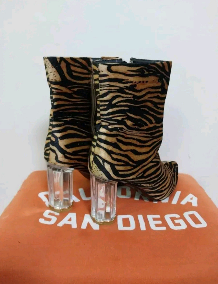 여성 지브라 프린트 앵클 숏부츠 (250) 이미지