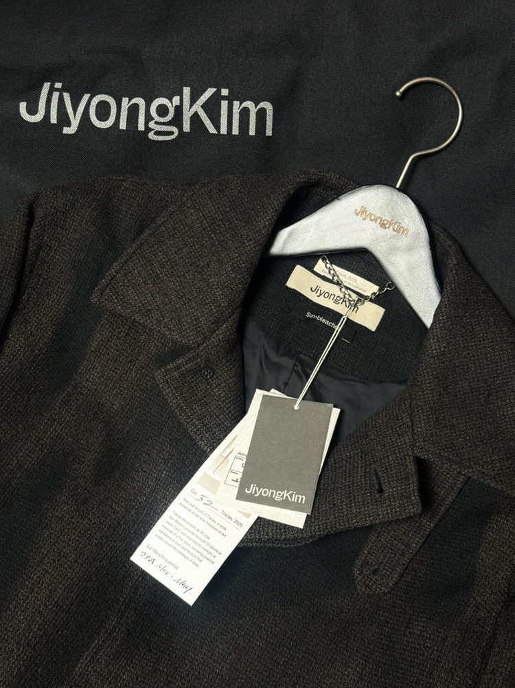 지용킴 25aw 일민미술관 선블리치 맥코트 DAY 52 M 이미지