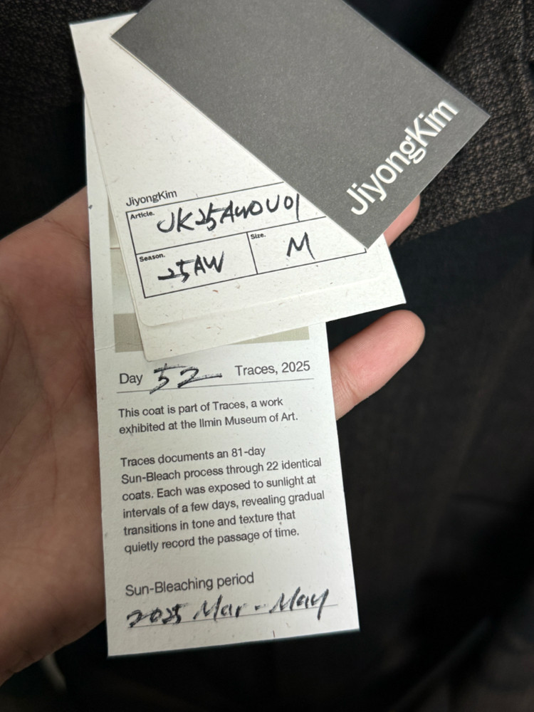 지용킴 25aw 일민미술관 선블리치 맥코트 DAY 52 M 이미지