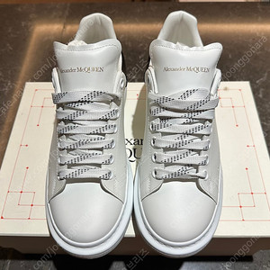 알렉산더 맥퀸 오버솔 41.5 화이트(블랙탭) 풀박스O 이미지