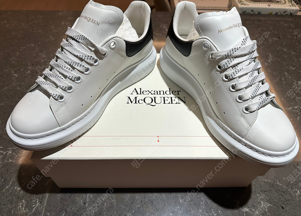 알렉산더 맥퀸 오버솔 41.5 화이트(블랙탭) 풀박스O 이미지