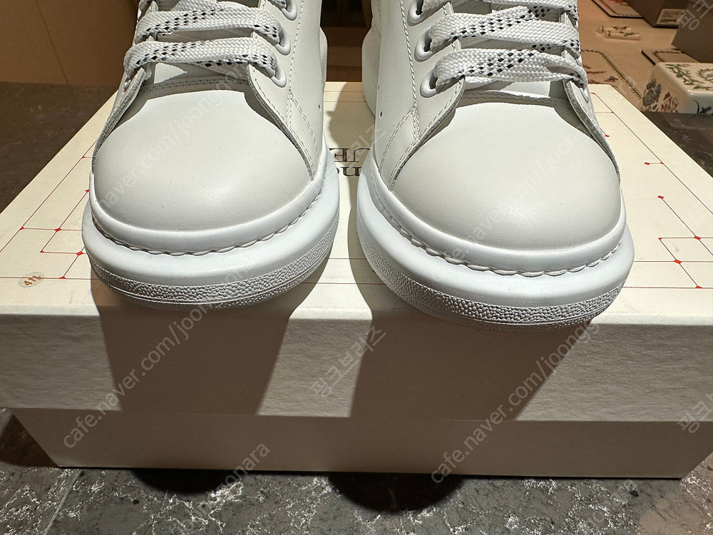 알렉산더 맥퀸 오버솔 41.5 화이트(블랙탭) 풀박스O 이미지