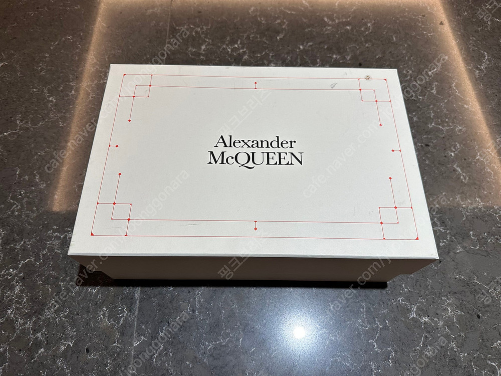 알렉산더 맥퀸 오버솔 41.5 화이트(블랙탭) 풀박스O 이미지