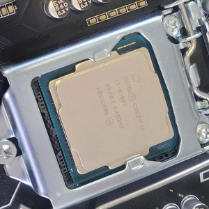 인텔 코어 i7 8700T CPU 저전력 고성능 내장그래픽 8700 이미지