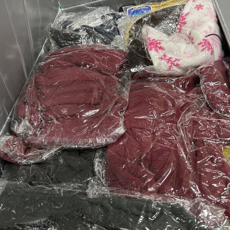 [새제품/ 대량구매가능!] 겨울용품 모자 니트 목도리 이미지