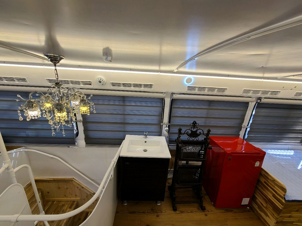 캠핑장 수익형 2층버스 , 풀옵션 리모델링,즉시운영가능,이동식주택,방갈로.농막 이미지