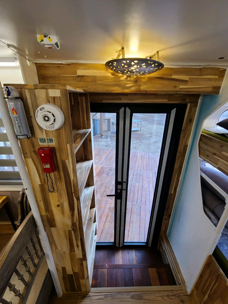 캠핑장 수익형 2층버스 , 풀옵션 리모델링,즉시운영가능,이동식주택,방갈로.농막 이미지