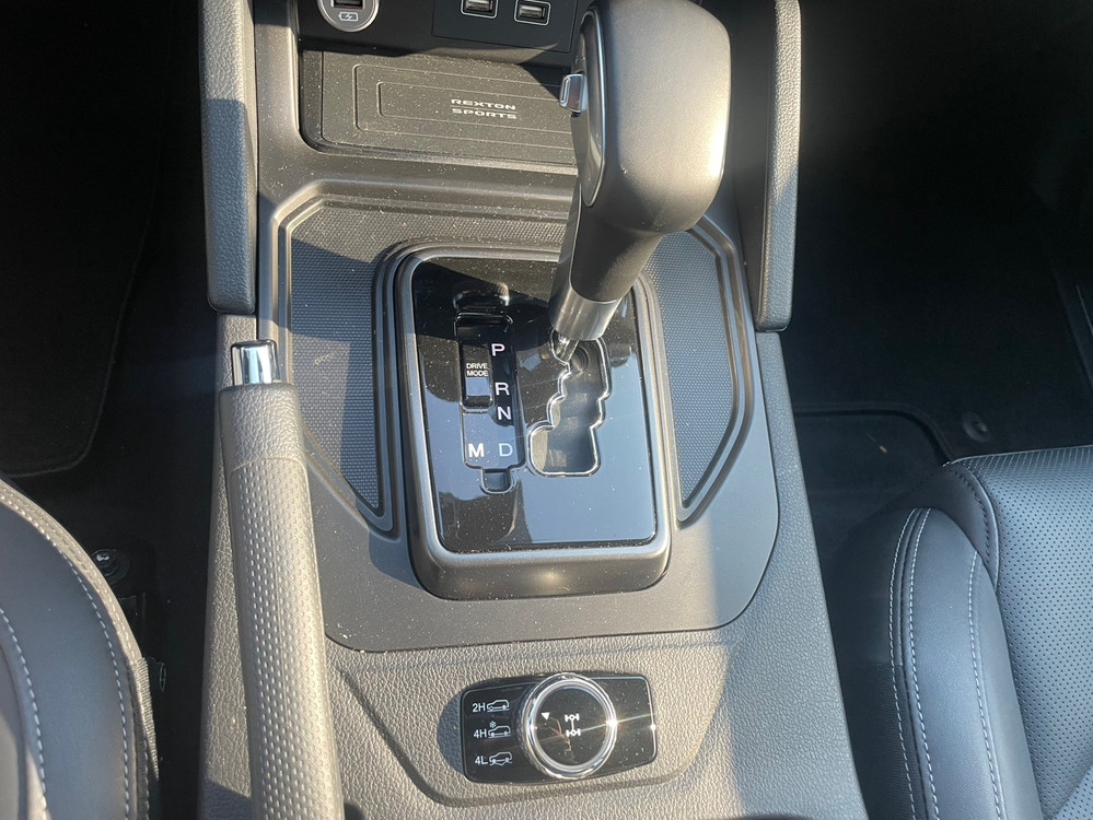 더 뉴 렉스턴 스포츠 칸 디젤 2.2 4WD 노블레스 중고차 22년01월 7058km 짧은키로수 하드탑 풍부한옵션 이미지