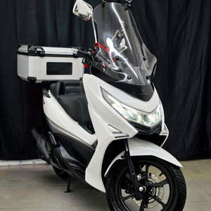 uhr125 DNA모터스 2023년식 7918KM 무사고 오토바이 신차급매물 판매합니다 이미지