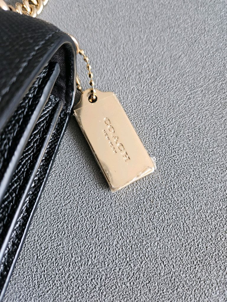코치 체인크로스백 클레어 크로스바디 이미지