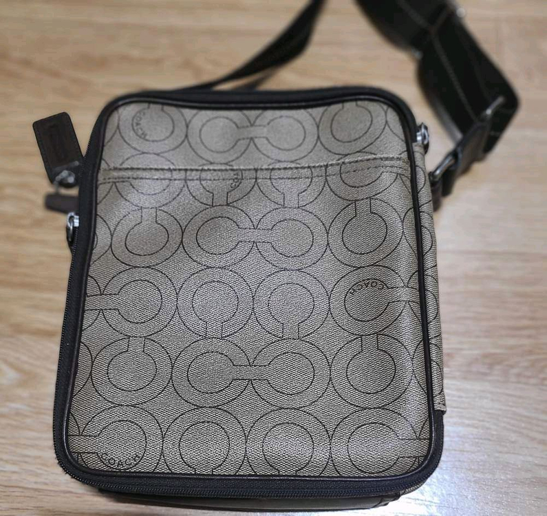 코치 여행용 크로스백 이미지