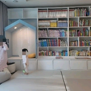 거실 전면책장 다만들어책장 이미지