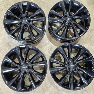 카니발 19인치 블랙유광휠(분체도장 후 미장착) 이미지