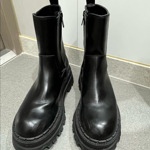 자라ZARA 트랙솔 앵클부츠 37사이즈 이미지