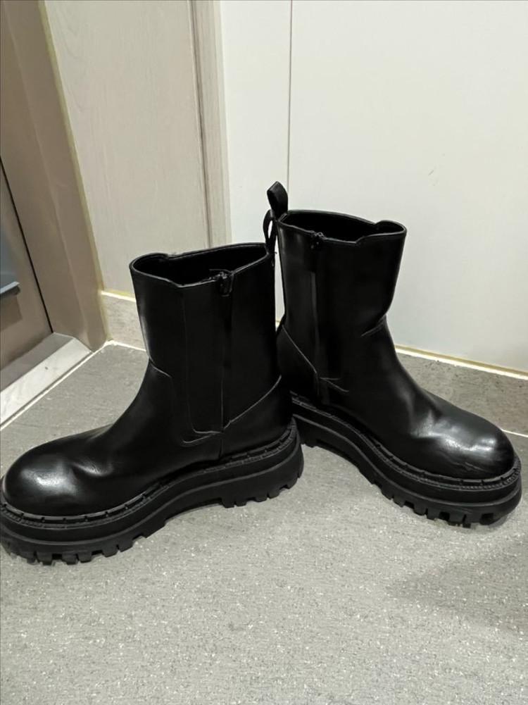 자라ZARA 트랙솔 앵클부츠 37사이즈 이미지