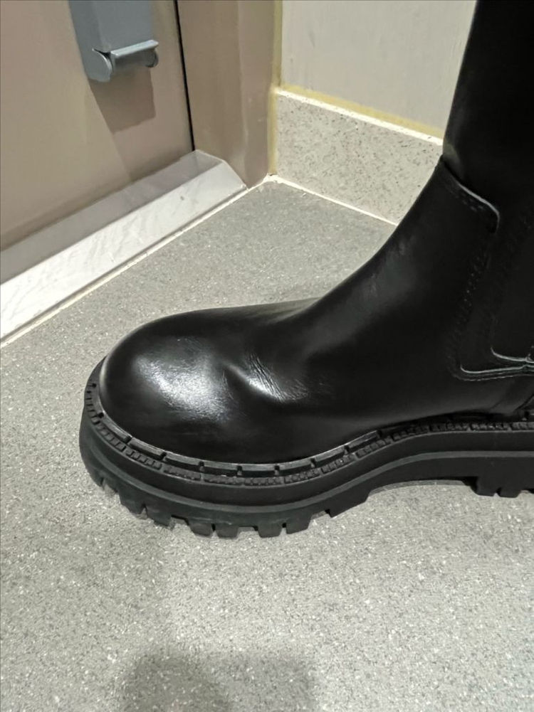 자라ZARA 트랙솔 앵클부츠 37사이즈 이미지