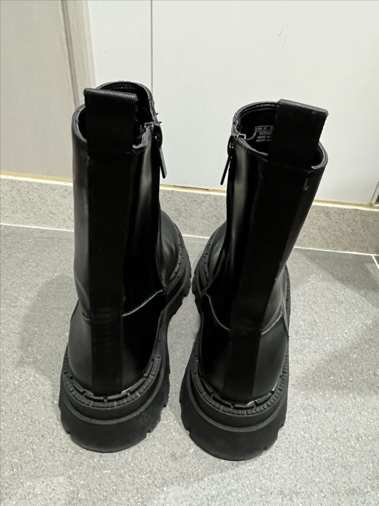 자라ZARA 트랙솔 앵클부츠 37사이즈 이미지