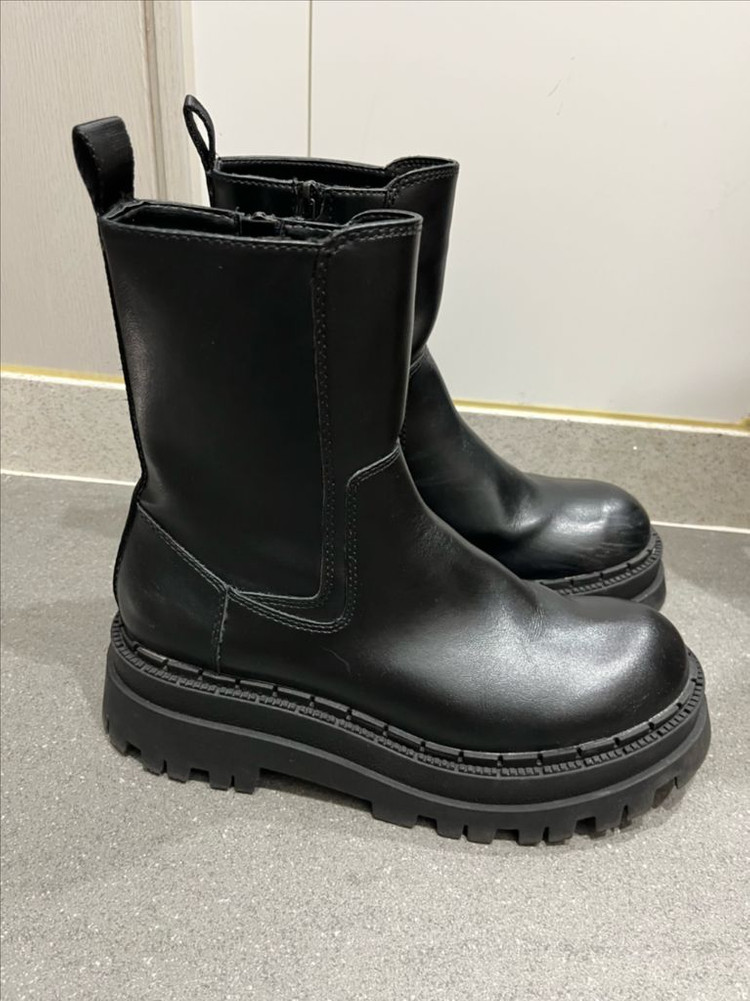 자라ZARA 트랙솔 앵클부츠 37사이즈 이미지