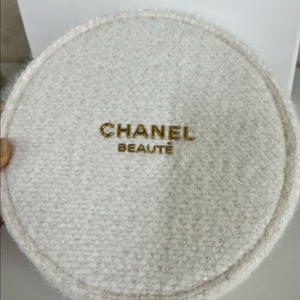 샤넬 홀리데이 파우치 새상품 이미지