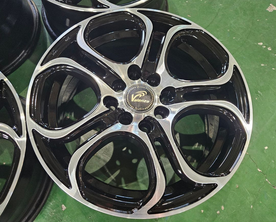 레이,모닝 PCD 100 4홀 15인치 휠 판매 이미지