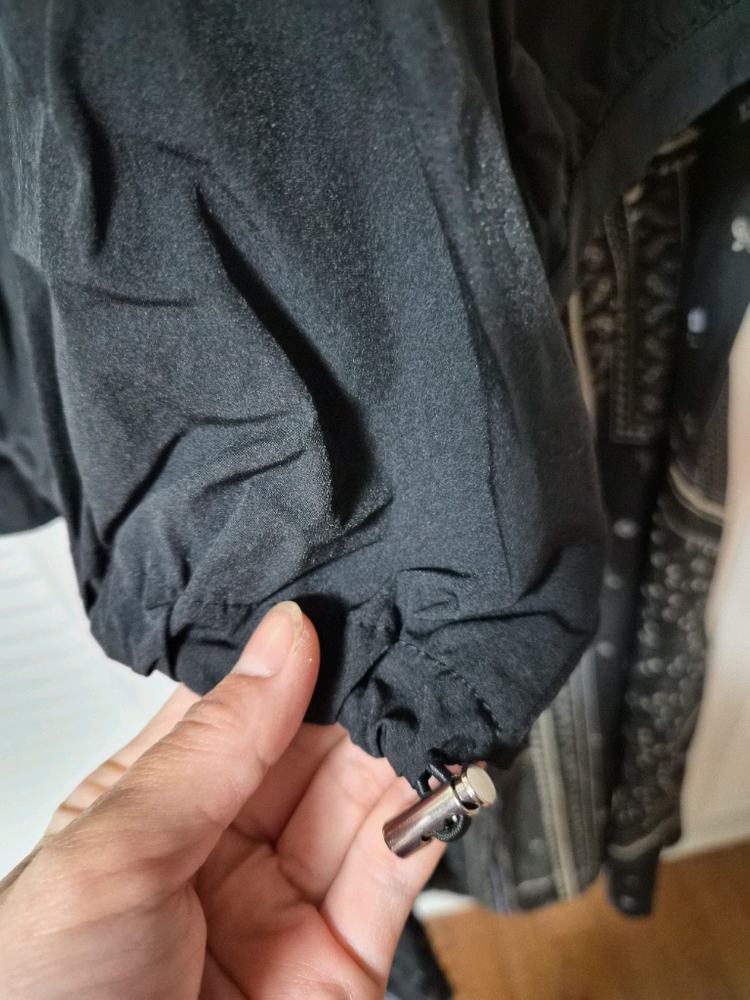 검정크롭블라우스 이미지