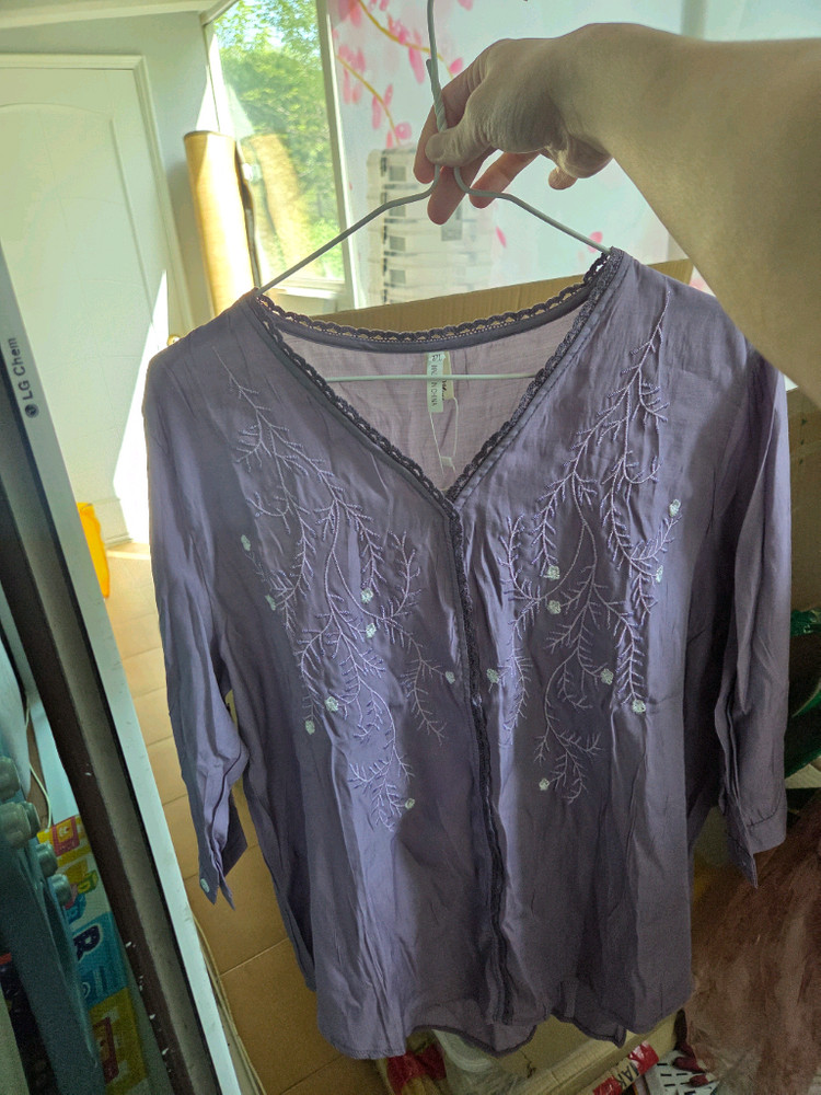 자수포인트 레이스 찰랑찰랑 시원한 여름블라우스 새상품 이미지