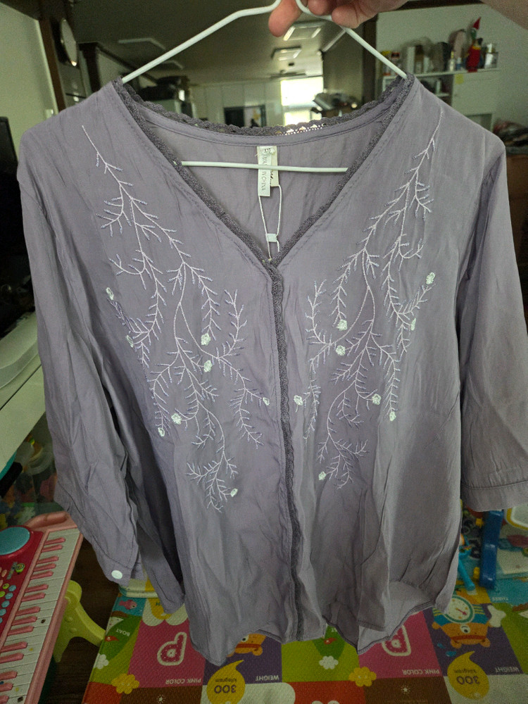 자수포인트 레이스 찰랑찰랑 시원한 여름블라우스 새상품 이미지