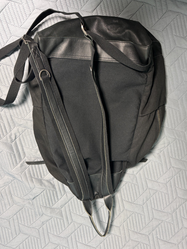 해칭룸 레더 데이팩 블랙 이미지